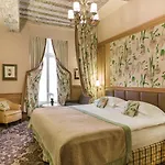 La Perle Hotel Paris