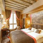 Hotel La Perle Paris